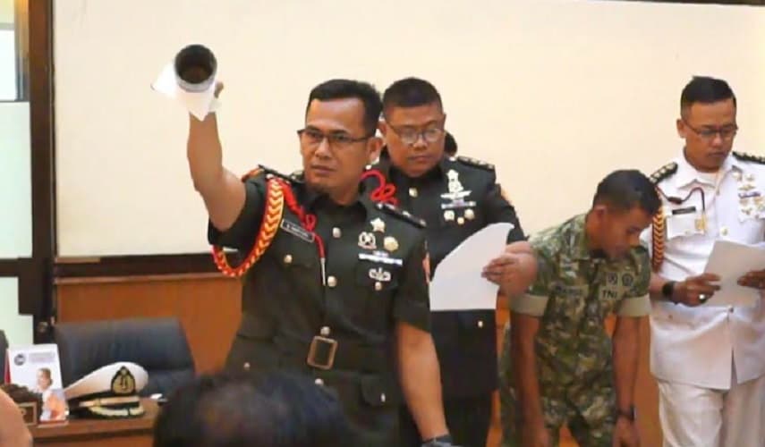Oditur Militer Tampilkan Tumbler Air Keras Sebelum Disiram ke Andrie Yunus Oditur Militer Tampilkan Tumbler Air Keras Sebelum Disiram ke Andrie Yunus