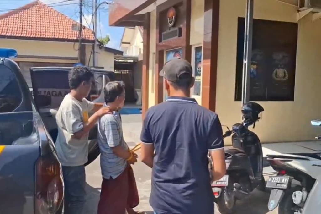Emosi saat Bercanda, Pria di Sampang Madura Pukul Tetangga Pakai Cobek Emosi saat Bercanda, Pria di Sampang Madura Pukul Tetangga Pakai Cobek
