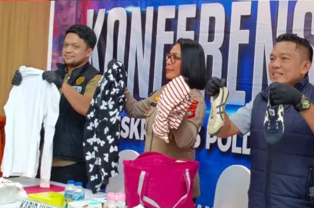 Polda Kepri Bongkar Impor Ilegal Barang Bekas dari Singapura, Ratusan Pakaian dan Sepatu Disita Polda Kepri Bongkar Impor Ilegal Barang Bekas dari Singapura, Ratusan Pakaian dan Sepatu Disita