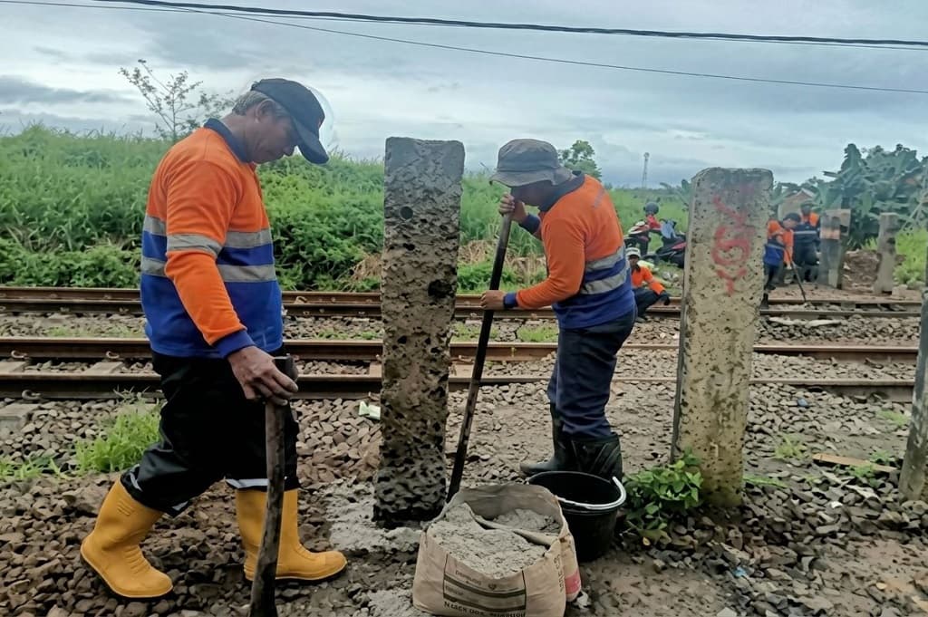 Cegah Kecelakaan Kereta, KAI Tutup Sejumlah Pelintasan Liar di Banten dan Jabar Cegah Kecelakaan Kereta, KAI Tutup Sejumlah Pelintasan Liar di Banten dan Jabar