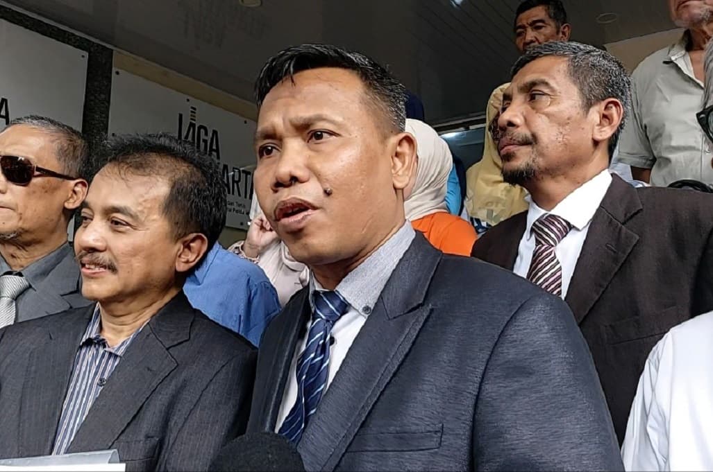 Roy Suryo Jalani Wajib Lapor, Pengacara: Kami Kembali Direpotkan gegara Jokowi Roy Suryo Jalani Wajib Lapor, Pengacara: Kami Kembali Direpotkan gegara Jokowi
