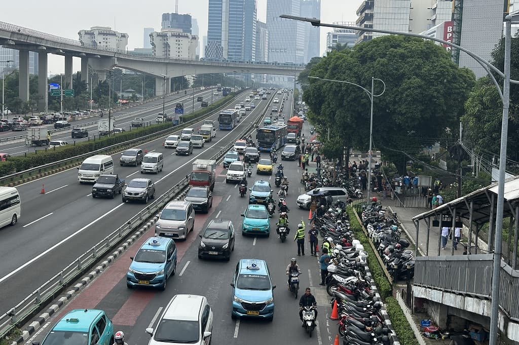 Massa Buruh Demo di Kemnaker, Begini Suasana di Jalan Gatot Subroto Massa Buruh Demo di Kemnaker, Begini Suasana di Jalan Gatot Subroto