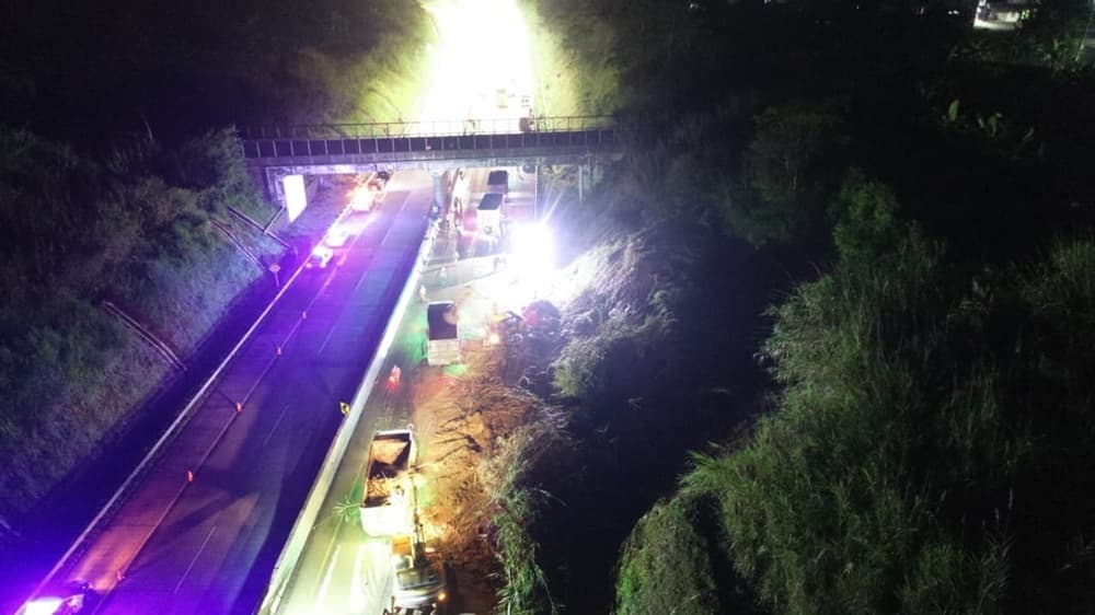 Tol Bocimi arah Jakarta Sudah Bisa Dilalui usai Tertutup Longsor Tol Bocimi arah Jakarta Sudah Bisa Dilalui usai Tertutup Longsor