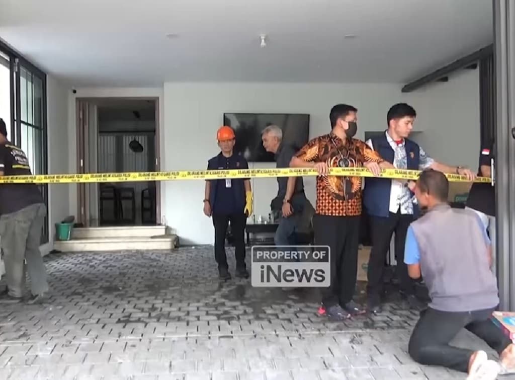 Polisi Olah TKP Kebakaran Rumah Tewaskan Anggota BPK Haerul Saleh, Penyebab Diusut Polisi Olah TKP Kebakaran Rumah Tewaskan Anggota BPK Haerul Saleh, Penyebab Diusut
