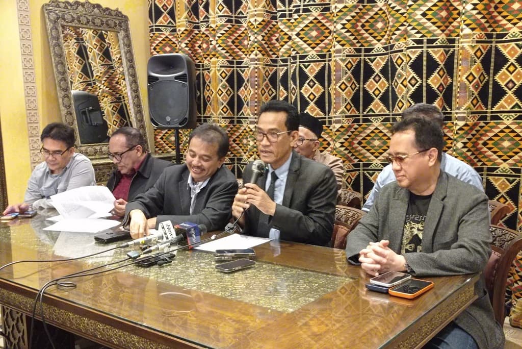 Refly Harun Tegaskan Status Tersangka Roy-Tifa Tak Sah, Batas Pelimpahan Perkara Sudah Lewat Refly Harun Tegaskan Status Tersangka Roy-Tifa Tak Sah, Batas Pelimpahan Perkara Sudah Lewat