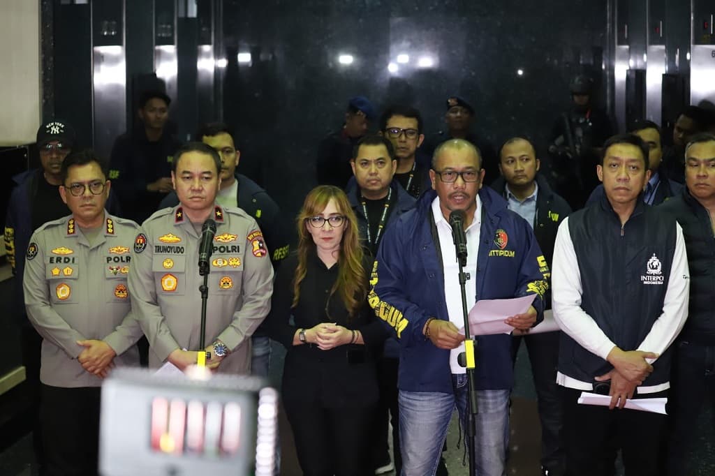 Uang Rp1,9 M hingga 53 Juta Dong Vietnam Disita dari Markas Judol di Hayam Wuruk Uang Rp1,9 M hingga 53 Juta Dong Vietnam Disita dari Markas Judol di Hayam Wuruk