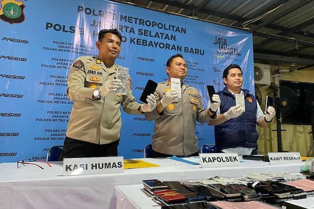 Sindikat Penadah HP Curian Ditangkap di Bekasi, 225 Ponsel Disita Sindikat Penadah HP Curian Ditangkap di Bekasi, 225 Ponsel Disita