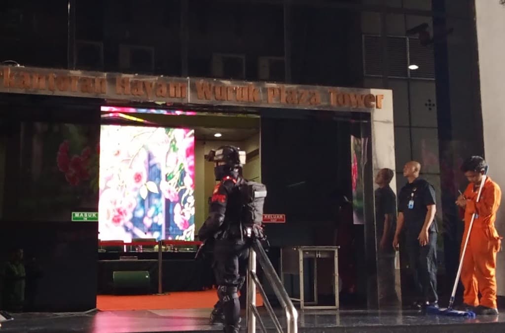 Suasana Perkantoran di Jalan Hayam Wuruk Jakbar Dijaga Ketat Puluhan Brimob, Diduga terkait Judol Suasana Perkantoran di Jalan Hayam Wuruk Jakbar Dijaga Ketat Puluhan Brimob, Diduga terkait Judol