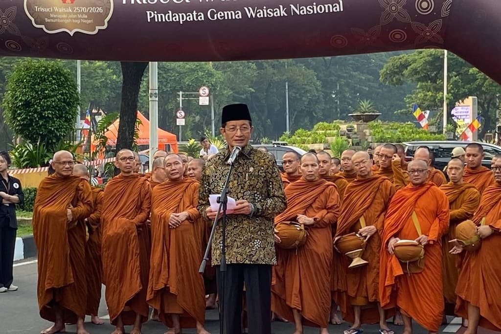 Menag Hadiri Gema Waisak Pindapata: Kita Belajar Makna Kesederhanaan dan Kebijaksanaan Menag Hadiri Gema Waisak Pindapata: Kita Belajar Makna Kesederhanaan dan Kebijaksanaan