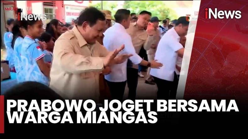 Momen Prabowo Joget Tabola Bale Bareng Warga saat Kunjungi Miangas Momen Prabowo Joget Tabola Bale Bareng Warga saat Kunjungi Miangas
