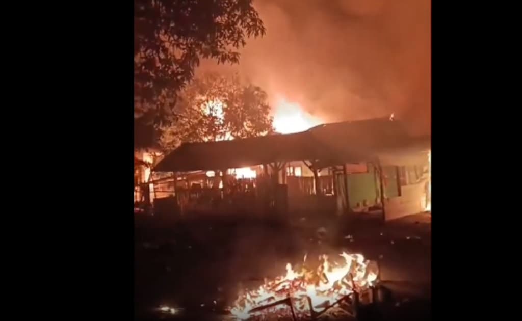 Ponpes Nurul Jadid Mesuji Dibakar Massa, Diduga Buntut Kasus Asusila Ponpes Nurul Jadid Mesuji Dibakar Massa, Diduga Buntut Kasus Asusila