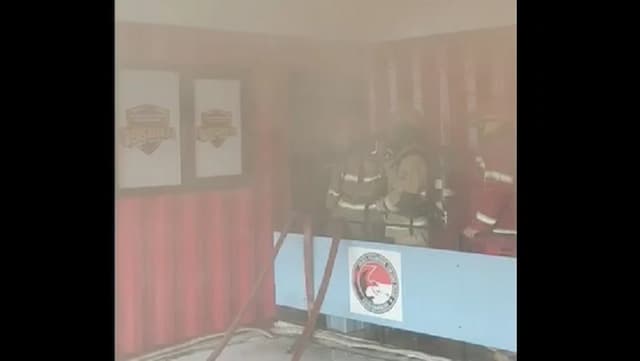 Ruang Penyidikan Polres Pelabuhan Tanjung Perak Surabaya Terbakar Ruang Penyidikan Polres Pelabuhan Tanjung Perak Surabaya Terbakar