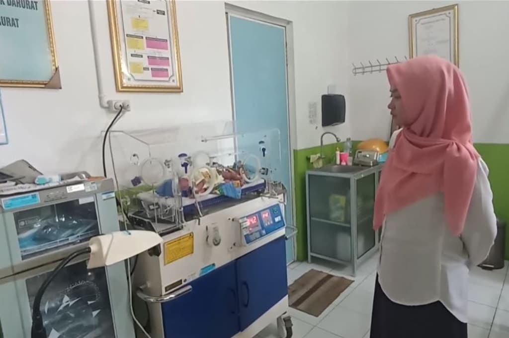 Geger! Bayi Laki-Laki Ditemukan di Pekarangan Rumah Warga Kendal Geger! Bayi Laki-Laki Ditemukan di Pekarangan Rumah Warga Kendal