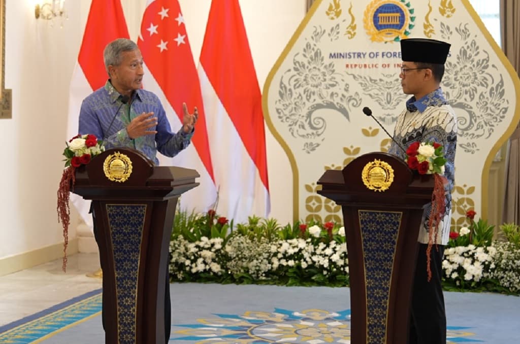 Menlu Singapura Apresiasi Respons Cepat RI Evakuasi Warganya dari Erupsi Gunung Dukono Menlu Singapura Apresiasi Respons Cepat RI Evakuasi Warganya dari Erupsi Gunung Dukono