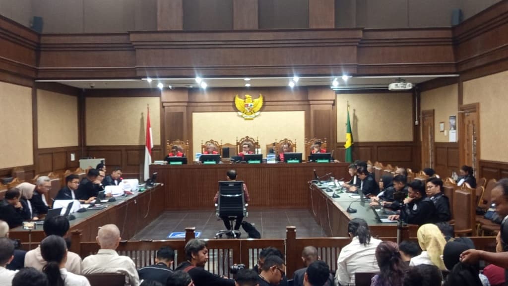 Kasus Korupsi Laptop, Nadiem Makarim Dituntut 18 Tahun Penjara dan Uang Pengganti Rp5,6 Triliun Kasus Korupsi Laptop, Nadiem Makarim Dituntut 18 Tahun Penjara dan Uang Pengganti Rp5,6 Triliun