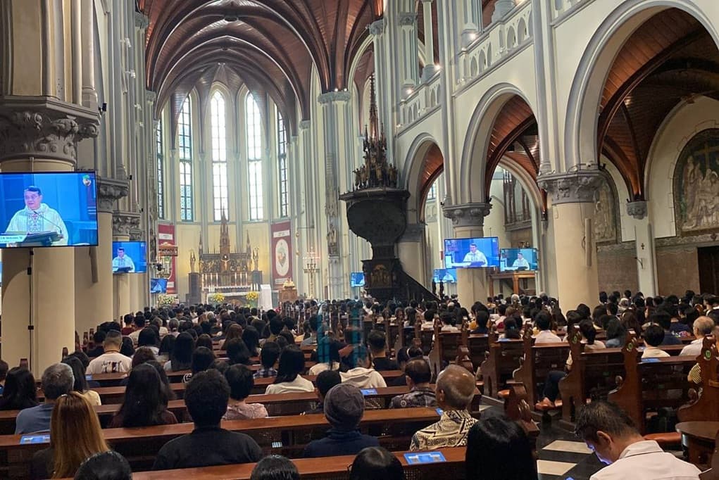 Umat Katolik Khidmat Ikuti Misa Kenaikan Yesus Kristus di Gereja Katedral Jakarta Umat Katolik Khidmat Ikuti Misa Kenaikan Yesus Kristus di Gereja Katedral Jakarta