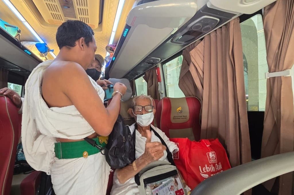 Kisah Mbah Mardi Jemaah Haji Tertua Usia 103 Tahun, Tak Pernah Merokok Seumur Hidupnya Kisah Mbah Mardi Jemaah Haji Tertua Usia 103 Tahun, Tak Pernah Merokok Seumur Hidupnya