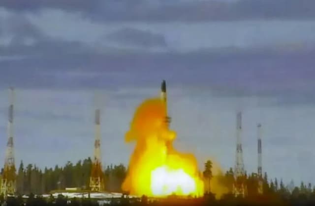Rudal Nuklir Sarmat Lulus Uji Coba, Putin Berterima Kasih kepada Ilmuwan Rusia Rudal Nuklir Sarmat Lulus Uji Coba, Putin Berterima Kasih kepada Ilmuwan Rusia