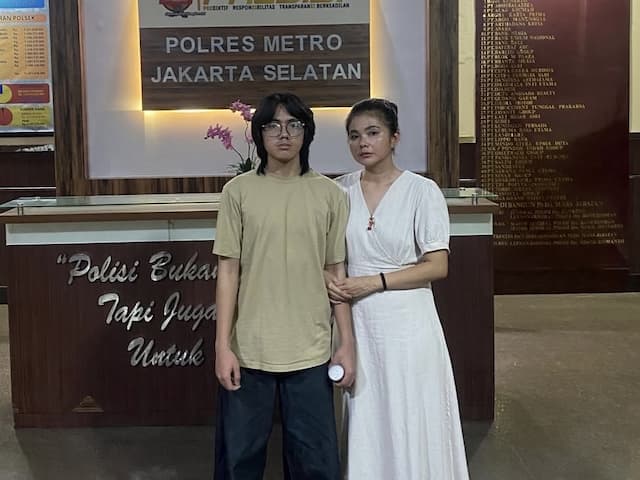 Karina Ranau Siap Polisikan Netizen Penghina Almarhum Epy Kusnandar: Tak Ada Maaf! Karina Ranau Siap Polisikan Netizen Penghina Almarhum Epy Kusnandar: Tak Ada Maaf!