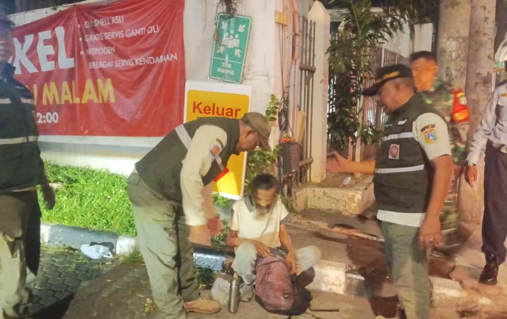 Viral Pengemis dan Manusia Gerobak Penuhi Trotoar Mampang, Satpol PP Amankan 8 Orang Viral Pengemis dan Manusia Gerobak Penuhi Trotoar Mampang, Satpol PP Amankan 8 Orang