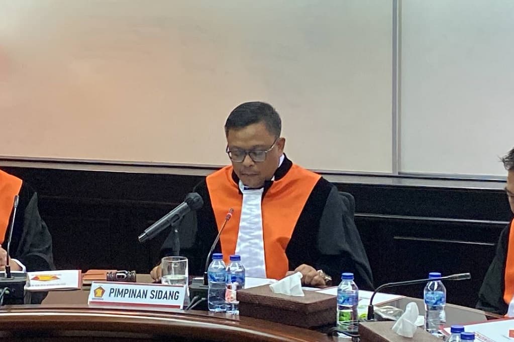 Gerindra Sanksi Teguran Tertulis Ketua DPRD Kepri usai Ditilang gegara Naik Moge Tanpa Helm Gerindra Sanksi Teguran Tertulis Ketua DPRD Kepri usai Ditilang gegara Naik Moge Tanpa Helm