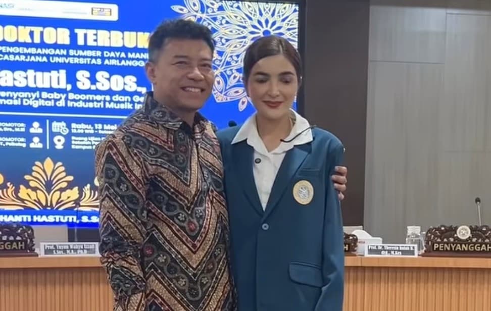Anang Hermansyah Bangga Ashanty Raih Gelar Doktor: Perjuangan Terbayarkan Anang Hermansyah Bangga Ashanty Raih Gelar Doktor: Perjuangan Terbayarkan
