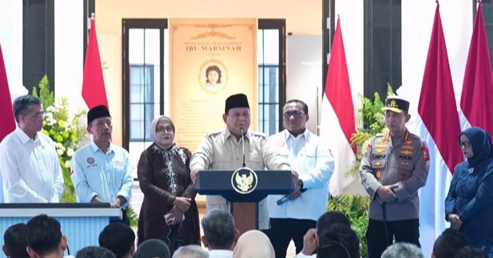 Prabowo Sebut Ada yang Bilang RI bakal Kolaps gegara Rupiah Keok: Rakyat Desa Tak Pakai Dolar Prabowo Sebut Ada yang Bilang RI bakal Kolaps gegara Rupiah Keok: Rakyat Desa Tak Pakai Dolar