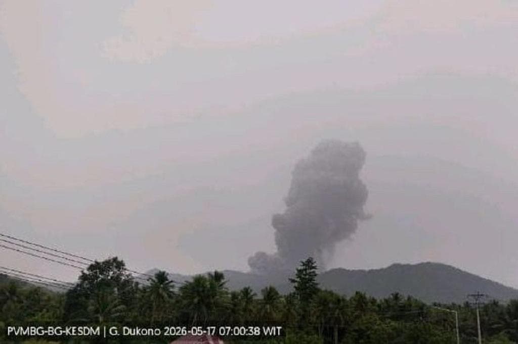 Gunung Dukono Erupsi Hari Ini, Kolom Abu Capai Ketinggian 3.200 Meter Gunung Dukono Erupsi Hari Ini, Kolom Abu Capai Ketinggian 3.200 Meter