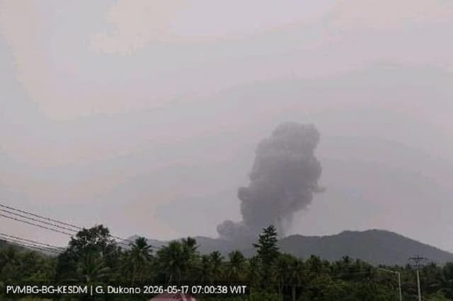 Gunung Dukono Erupsi Hari Ini, Kolom Abu Capai Ketinggian 3.200 Meter Gunung Dukono Erupsi Hari Ini, Kolom Abu Capai Ketinggian 3.200 Meter