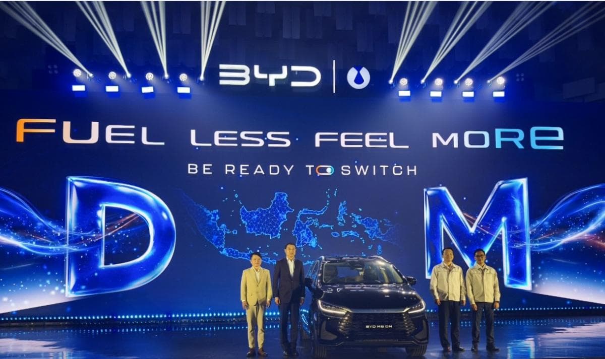 BYD M6 DM Meluncur di Indonesia, Bensin Diklaim Lebih Irit dari Motor 65 Km per Liter BYD M6 DM Meluncur di Indonesia, Bensin Diklaim Lebih Irit dari Motor 65 Km per Liter