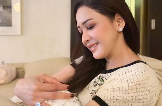Jadi Nenek, Maia Estianty Bahagia Punya Rutinitas Baru Bertemu Cucu Jadi Nenek, Maia Estianty Bahagia Punya Rutinitas Baru Bertemu Cucu