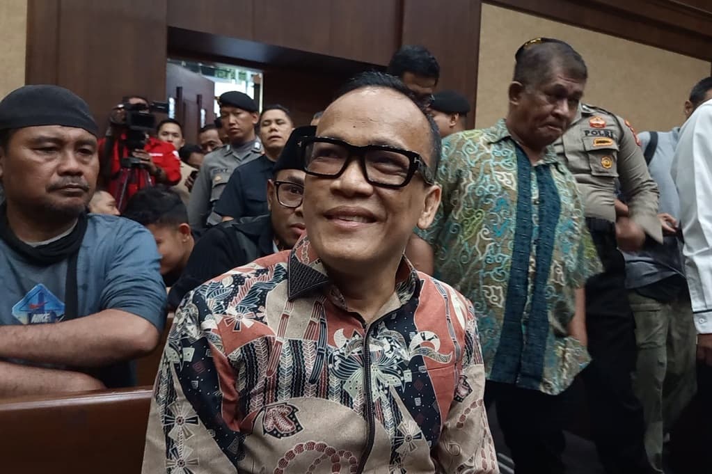 Noel Sakit Gigi Jalani Sidang Tuntutan: Bengkak Nih Muka Saya, Kayak Digebukin Tahanan Noel Sakit Gigi Jalani Sidang Tuntutan: Bengkak Nih Muka Saya, Kayak Digebukin Tahanan