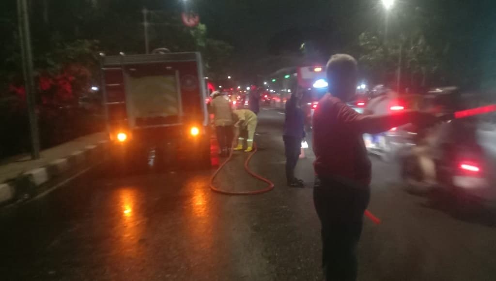 Minyak Tumpah di Jalan Sudirman Tangerang, 9 Pemotor Terluka karena Jatuh Minyak Tumpah di Jalan Sudirman Tangerang, 9 Pemotor Terluka karena Jatuh