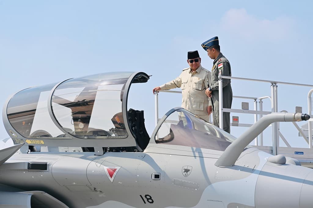 Momen Prabowo Cek Kokpit Jet Tempur Canggih Rafale Buatan Prancis Momen Prabowo Cek Kokpit Jet Tempur Canggih Rafale Buatan Prancis