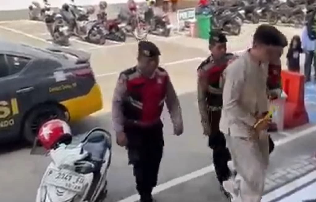 Situbondo Geger! Oknum Guru SMA Diduga Cabuli Siswa Sesama Jenis, Digerebek di Hotel Situbondo Geger! Oknum Guru SMA Diduga Cabuli Siswa Sesama Jenis, Digerebek di Hotel