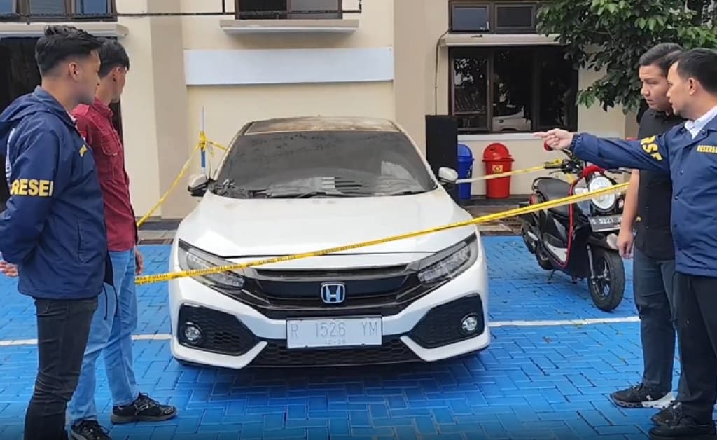 Kronologi Mantan Sopir Bakar Mobil Kades Hoho, Pelaku Siapkan Bensin dan Obor Kronologi Mantan Sopir Bakar Mobil Kades Hoho, Pelaku Siapkan Bensin dan Obor
