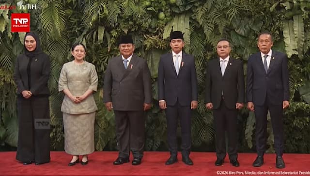 Momen Prabowo-Gibran dan Pimpinan DPR Berfoto Bersama jelang Sidang Paripurna Momen Prabowo-Gibran dan Pimpinan DPR Berfoto Bersama jelang Sidang Paripurna