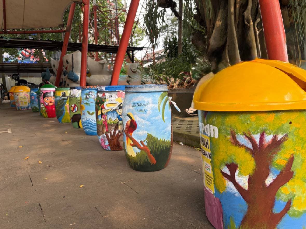 Viral Tong Sampah Kalcer Hiasi Kota Cimahi, Ada Pesan Edukasi di Baliknya! Viral Tong Sampah Kalcer Hiasi Kota Cimahi, Ada Pesan Edukasi di Baliknya!