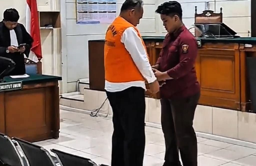 AKBP Basuki Divonis 6 Tahun Penjara Kasus Kematian Dosen Untag, Kabur Hindari Wartawan AKBP Basuki Divonis 6 Tahun Penjara Kasus Kematian Dosen Untag, Kabur Hindari Wartawan
