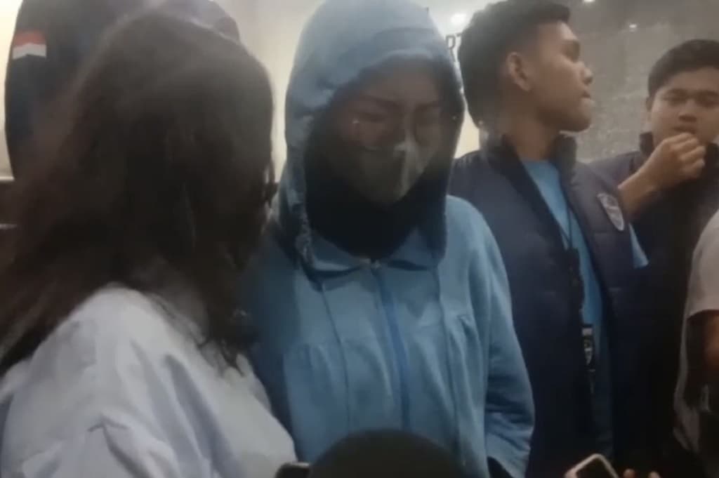 Tampang Model yang Sebar Hoaks Dibegal di Jakbar, Nangis Diperiksa Polisi Tampang Model yang Sebar Hoaks Dibegal di Jakbar, Nangis Diperiksa Polisi