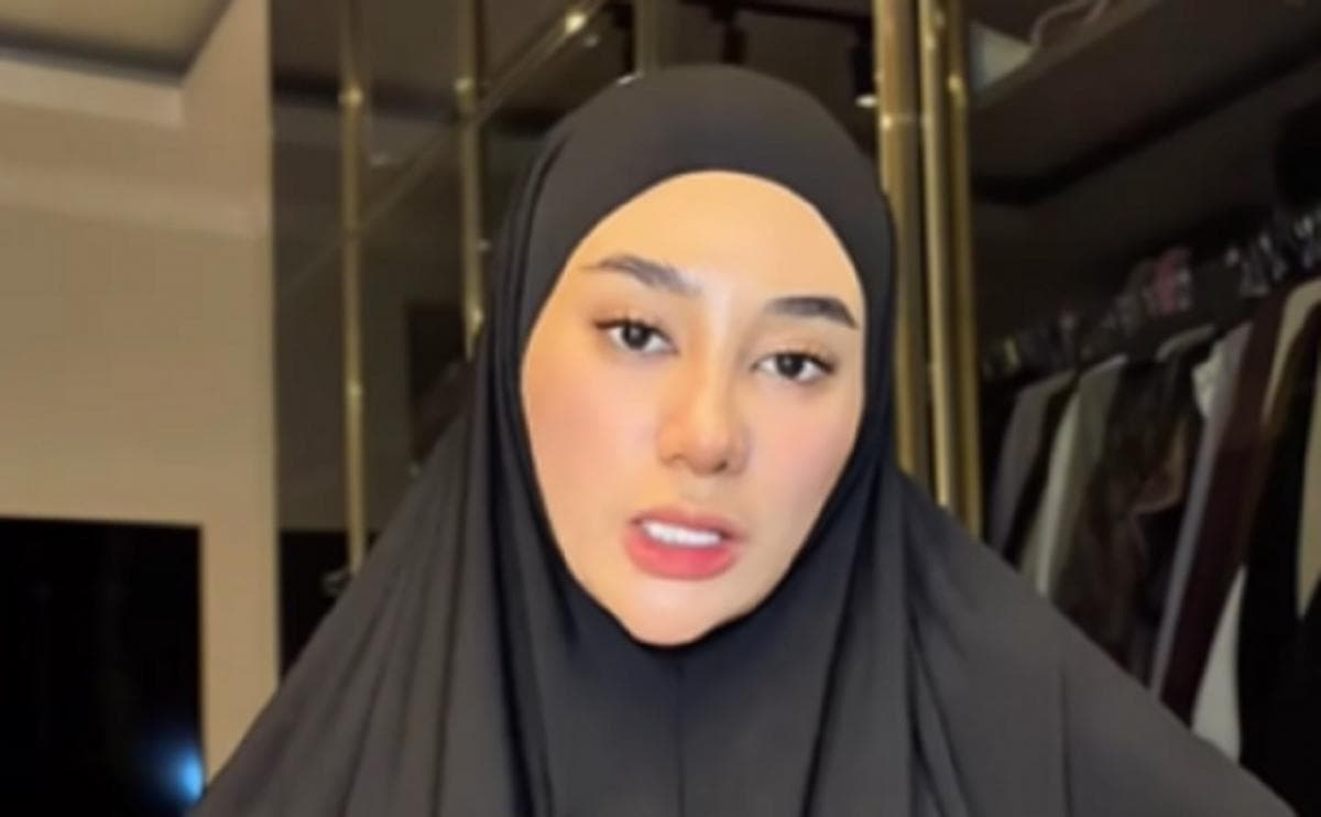 Clara Shinta Lemas 2 Jam Mediasi Cerai dengan Alexander Assad, Minta Doa Kuat Hadapi Ujian Clara Shinta Lemas 2 Jam Mediasi Cerai dengan Alexander Assad, Minta Doa Kuat Hadapi Ujian