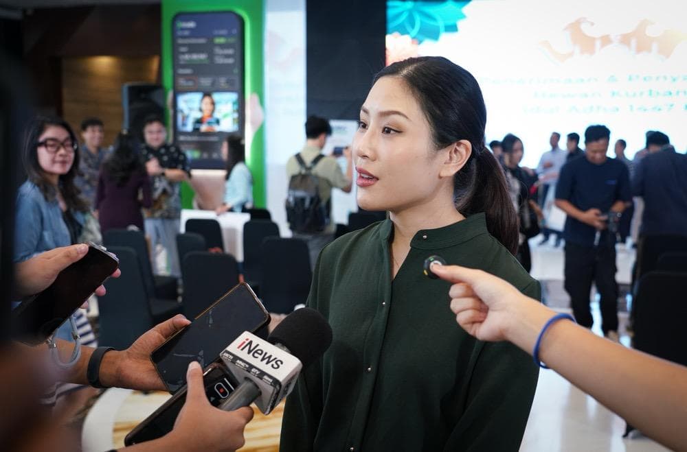 Salurkan Puluhan Hewan Kurban, Angela Tanoesoedibjo: Semoga Bawa Keberkahan Salurkan Puluhan Hewan Kurban, Angela Tanoesoedibjo: Semoga Bawa Keberkahan