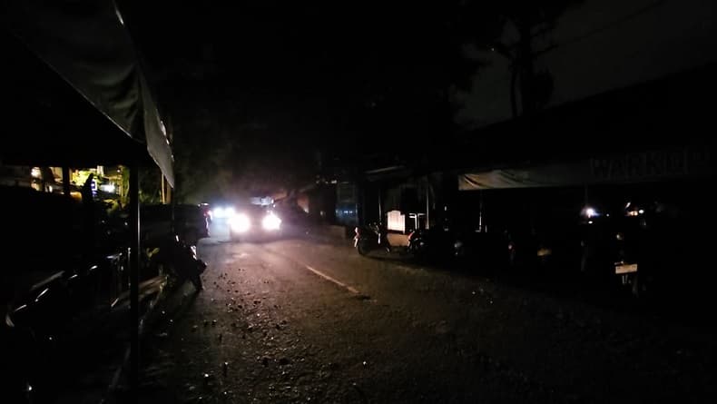 Pemadaman Listrik di Sumatera, Pelaku Usaha Keluhkan Omzet hingga Khawatir Kriminalitas Pemadaman Listrik di Sumatera, Pelaku Usaha Keluhkan Omzet hingga Khawatir Kriminalitas