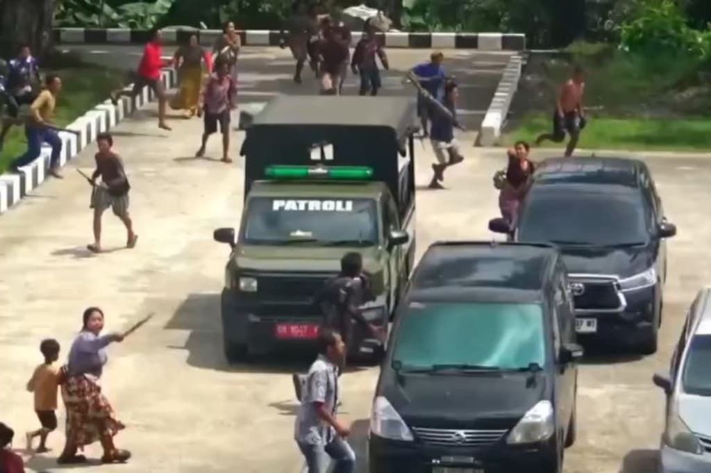 Ratusan Warga SAD Geruduk Kantor Bupati Merangin, Tagih Janji ke Pemda Ratusan Warga SAD Geruduk Kantor Bupati Merangin, Tagih Janji ke Pemda