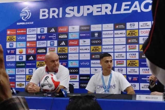 Komentar Berkelas Bojan Hodak usai Bawa Persib Juara Tiga Kali Beruntun Komentar Berkelas Bojan Hodak usai Bawa Persib Juara Tiga Kali Beruntun