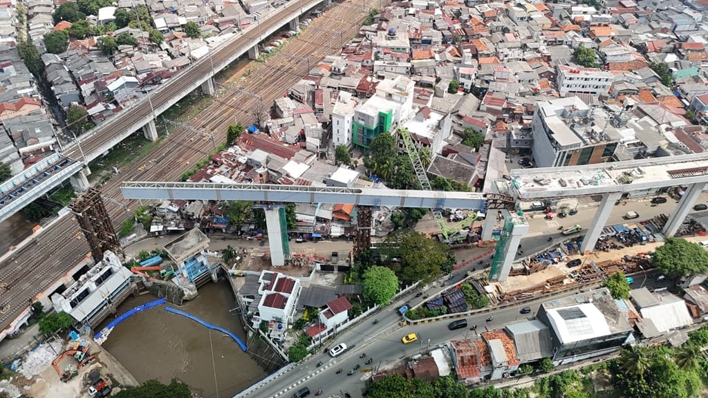 Pembangunan LRT Jakarta Fase 1B Tembus 92,67 Persen, Ditargetkan Beroperasi Agustus 2026 Pembangunan LRT Jakarta Fase 1B Tembus 92,67 Persen, Ditargetkan Beroperasi Agustus 2026