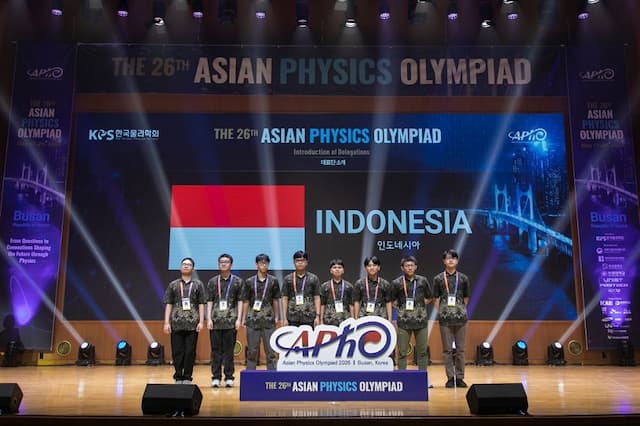 Bangga! Tim Olimpiade Fisika RI Raih 2 Emas dan 3 Perunggu, di Atas Jepang hingga Australia Bangga! Tim Olimpiade Fisika RI Raih 2 Emas dan 3 Perunggu, di Atas Jepang hingga Australia