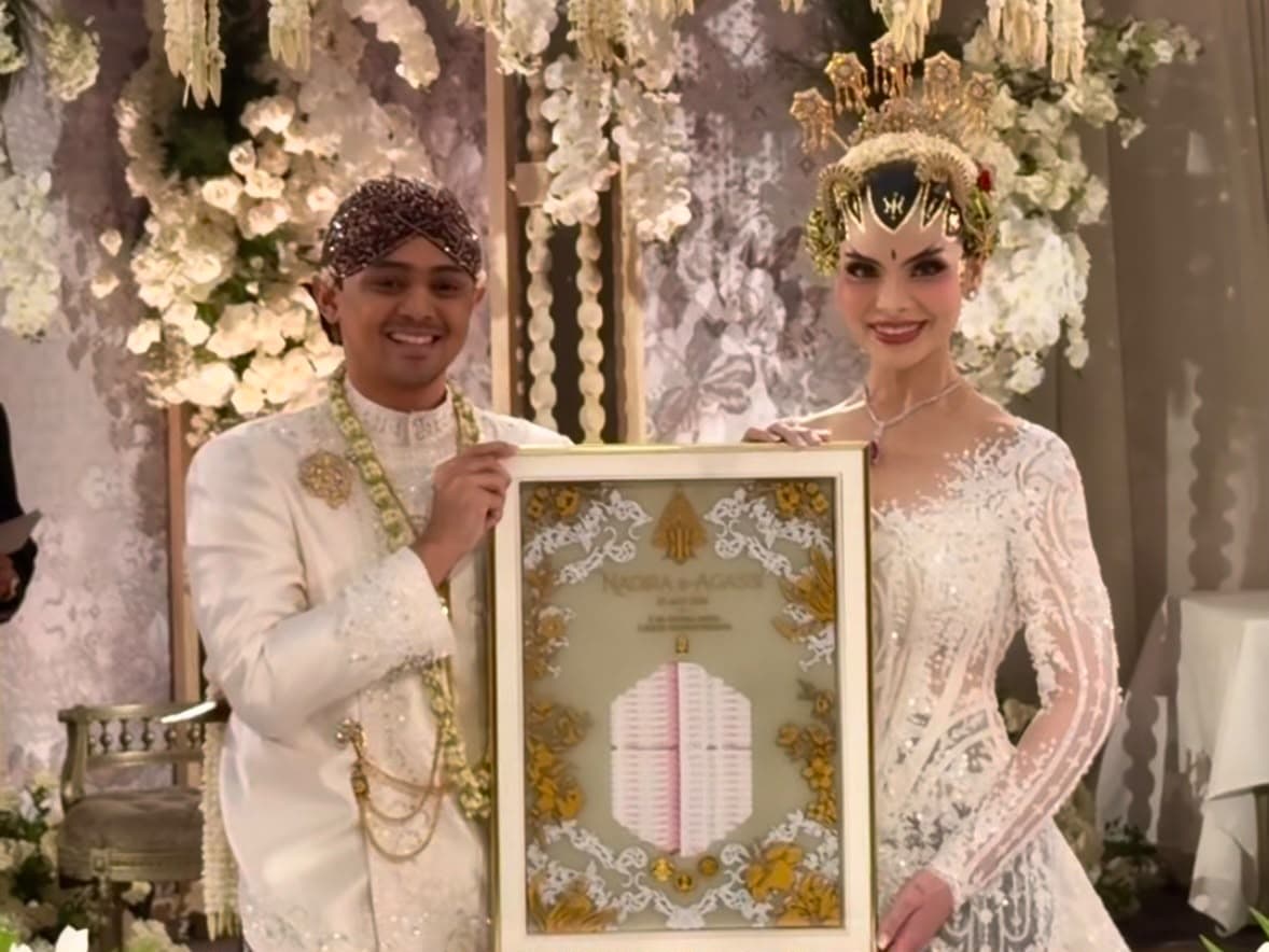 Maskawin Pernikahan Tengku Nadira dan Agassi Revano, Uang Tunai 2.305 Pound Sterling 26 Pence Maskawin Pernikahan Tengku Nadira dan Agassi Revano, Uang Tunai 2.305 Pound Sterling 26 Pence