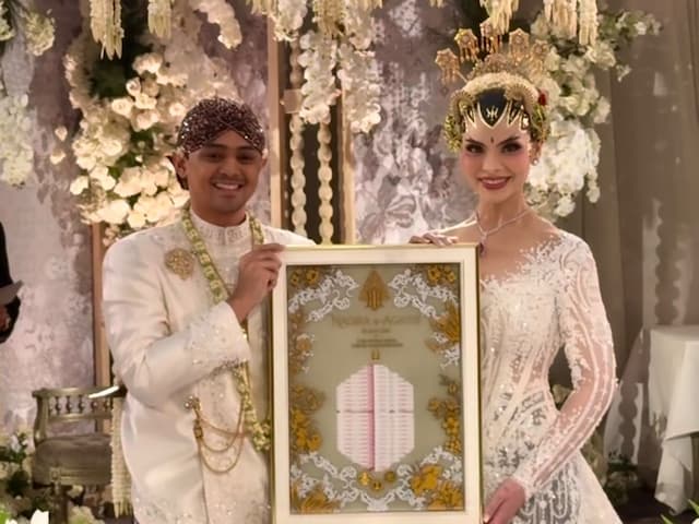 Maskawin Pernikahan Tengku Nadira dan Agassi Revano, Uang Tunai 2.305 Pound Sterling 26 Pence Maskawin Pernikahan Tengku Nadira dan Agassi Revano, Uang Tunai 2.305 Pound Sterling 26 Pence