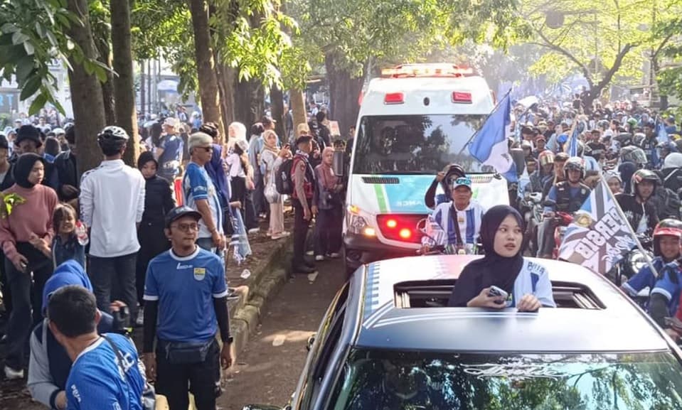 Pawai Juara Persib Gegerkan Kota, Lautan Bobotoh Padati Bandung Pawai Juara Persib Gegerkan Kota, Lautan Bobotoh Padati Bandung